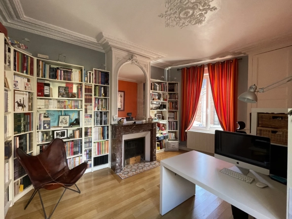 Maison de ville avec jardin, dépendance et cave à vendre 