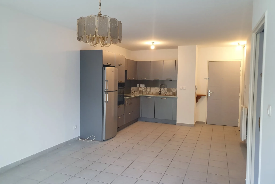 Grand appartement avec terrasse à Solliès-Pont - 230,000€ 