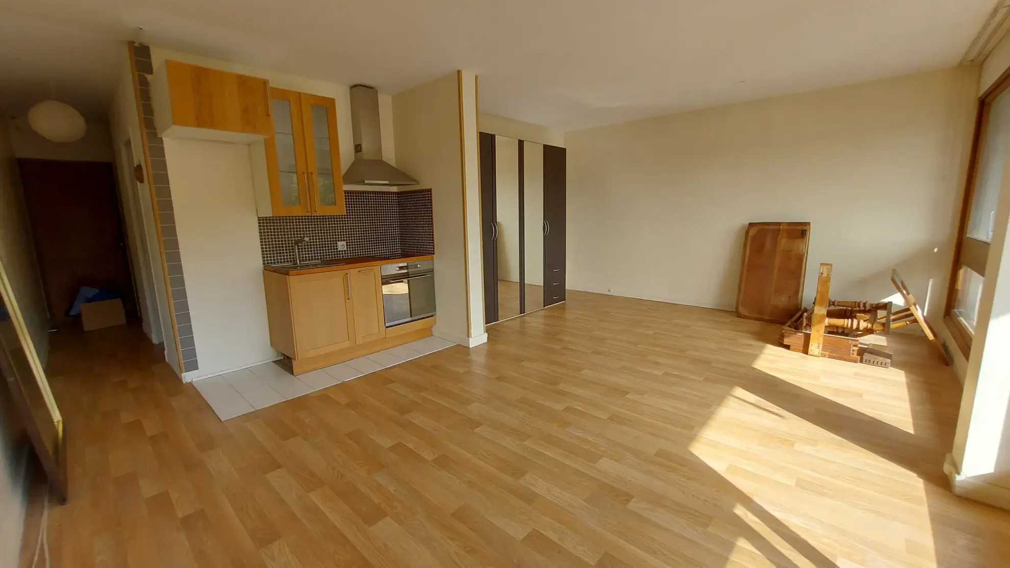 Grand studio double ou 2 pièces avec balcon filant et vue dégagée sur la forêt 