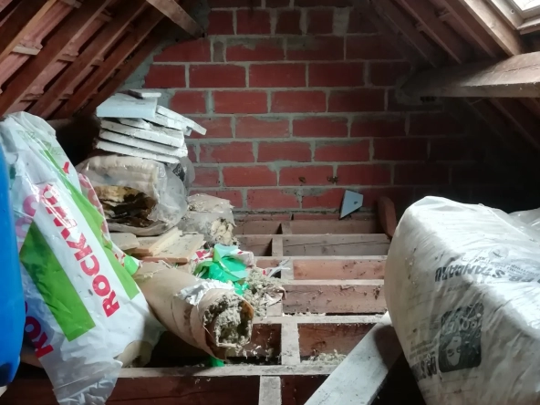 Étang de 2500m2 avec Maisonnette, puits, garage. Vivez en autarcie, isolé ! 