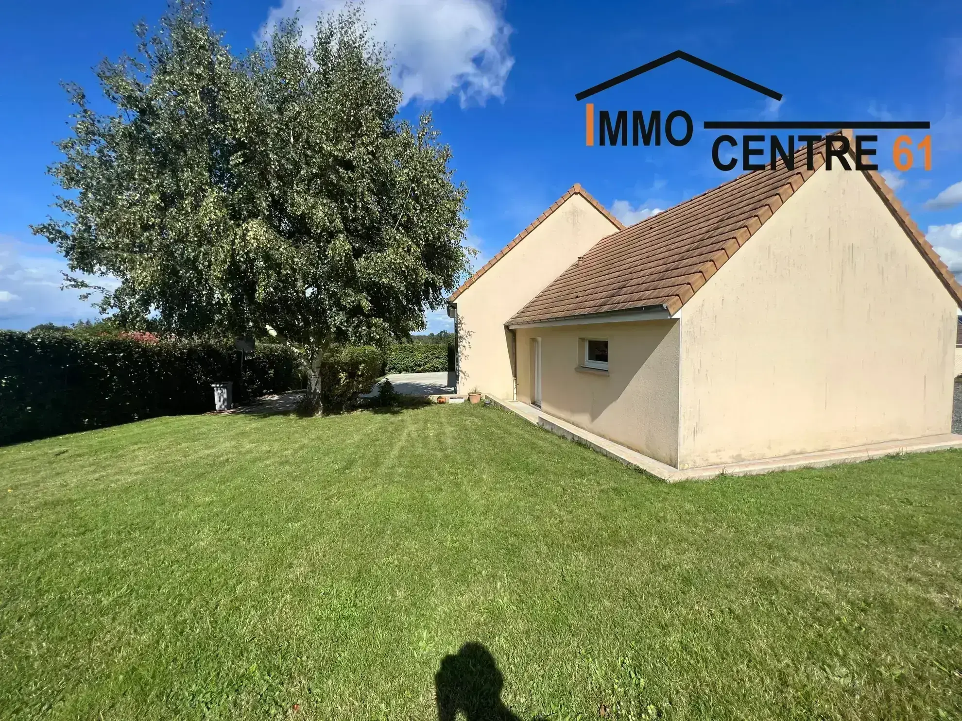Pavillon 3 chambres avec garage à La Ferte-Macé 