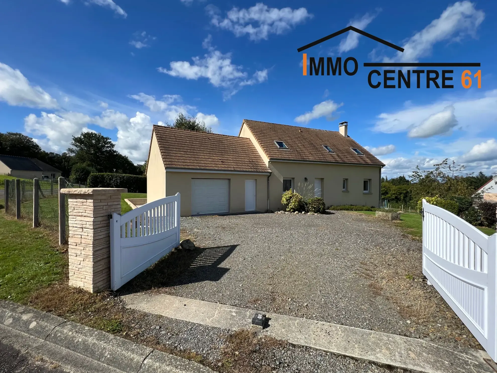 Pavillon 3 chambres avec garage à La Ferte-Macé 