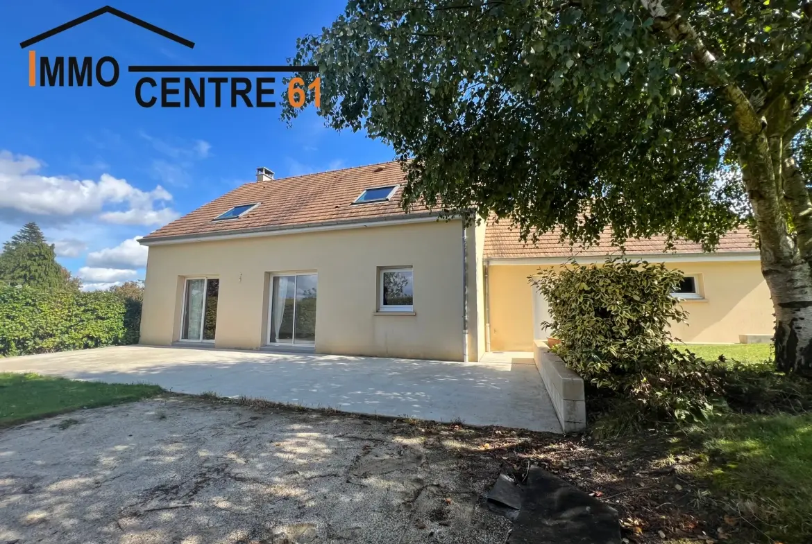 Pavillon 3 chambres avec garage à La Ferte-Macé 