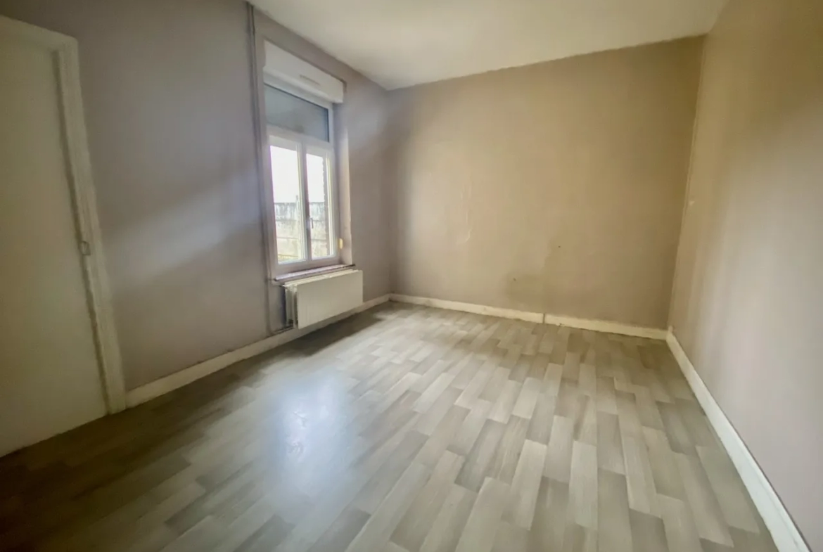 Maison Semi-Individuelle à Hautmont avec Terrain à Aménager 