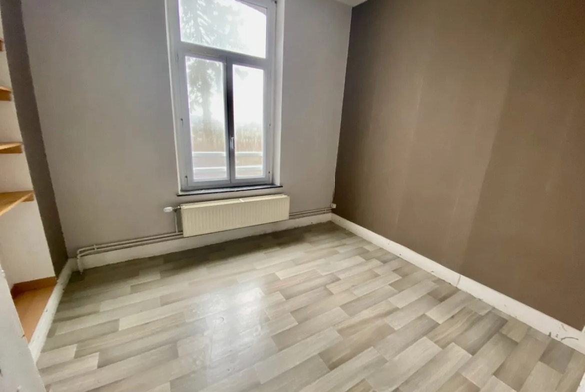 Maison Semi-Individuelle à Hautmont avec Terrain à Aménager 