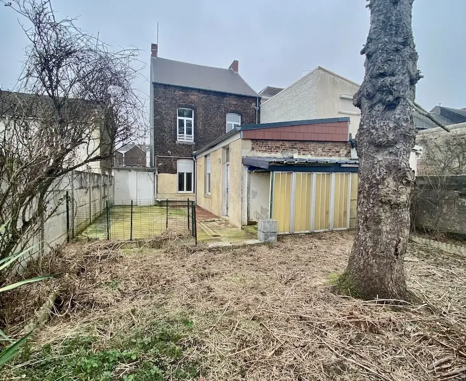 Maison Semi-Individuelle à Hautmont avec Terrain à Aménager 