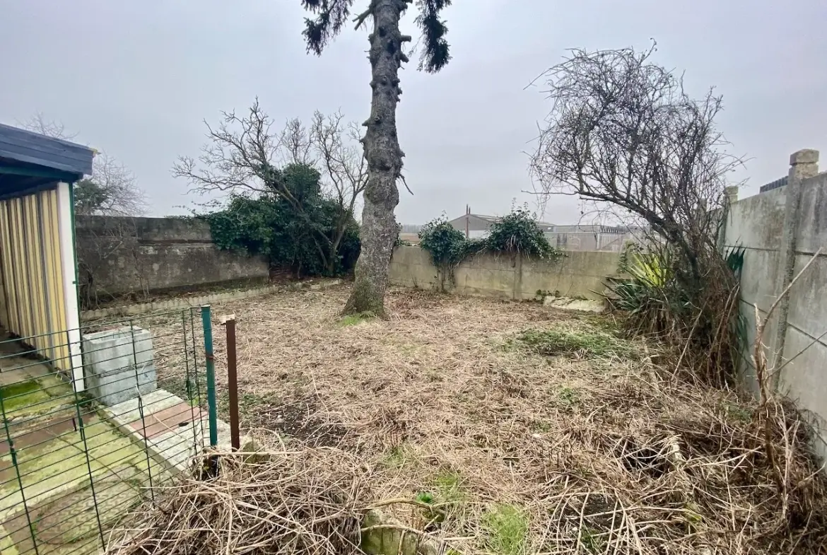 Maison Semi-Individuelle à Hautmont avec Terrain à Aménager 