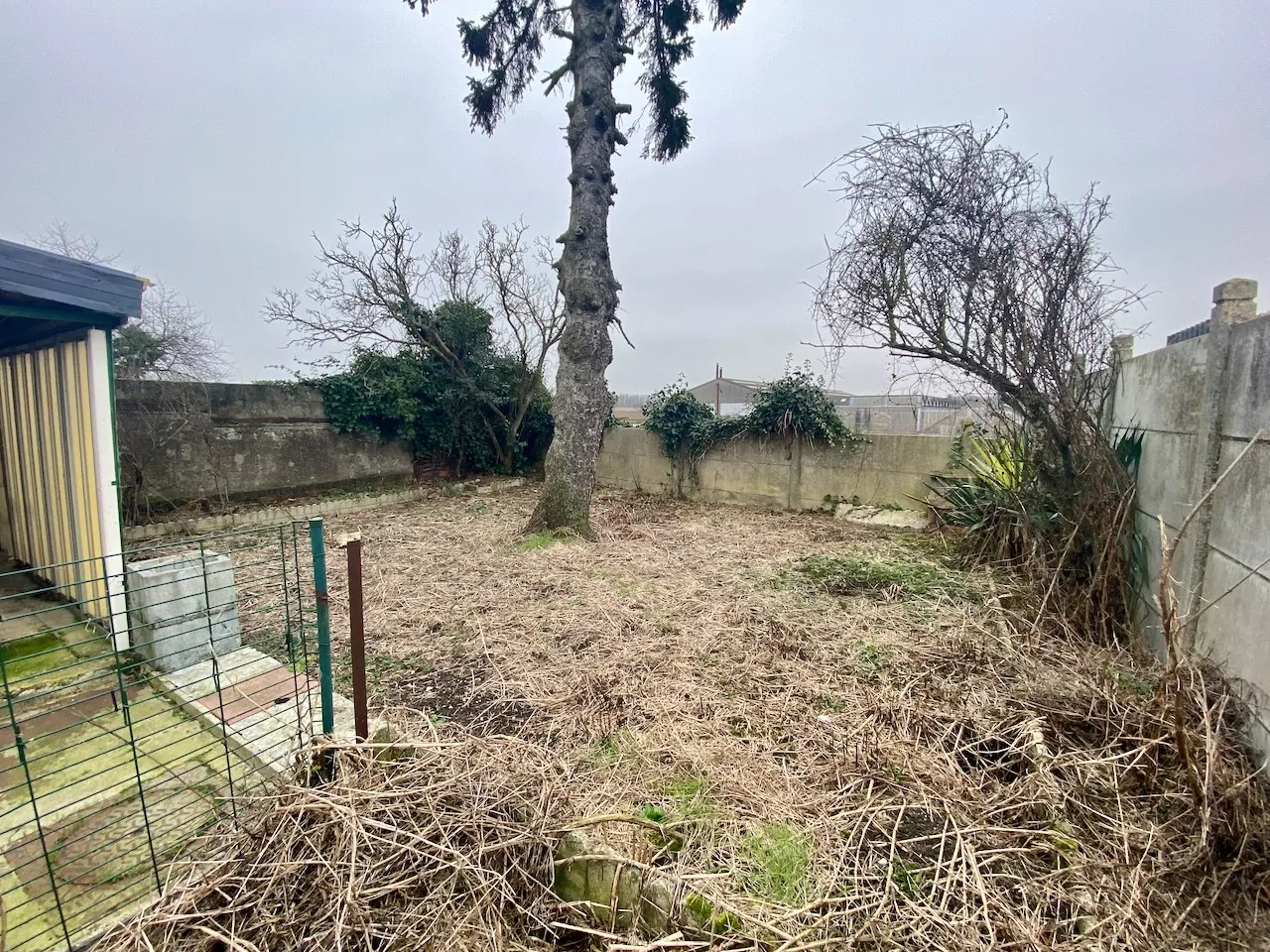 Maison Semi-Individuelle à Hautmont avec Terrain à Aménager 