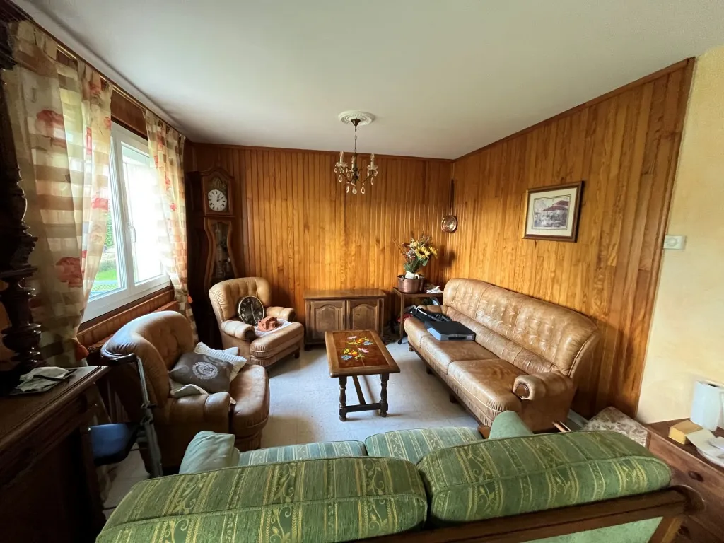Pavillon des années 60 avec deux chambres à Serquigny 