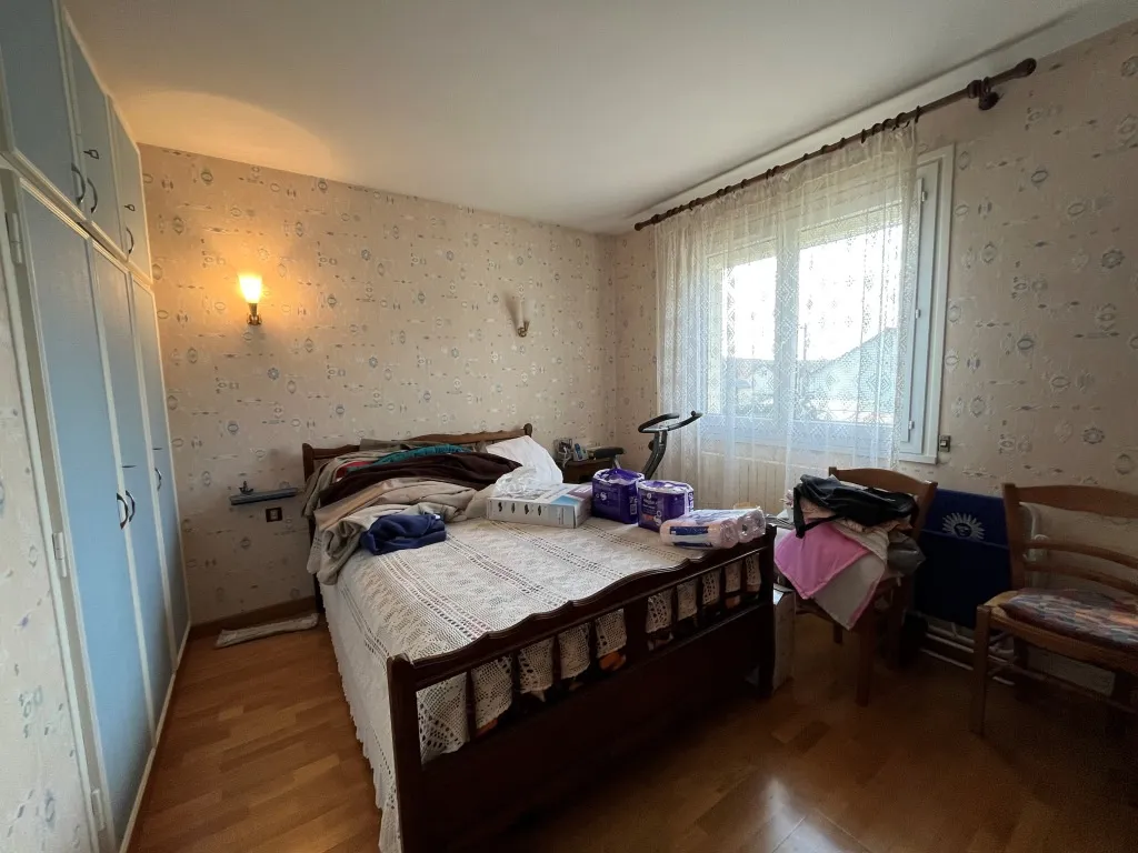 Pavillon des années 60 avec deux chambres à Serquigny 