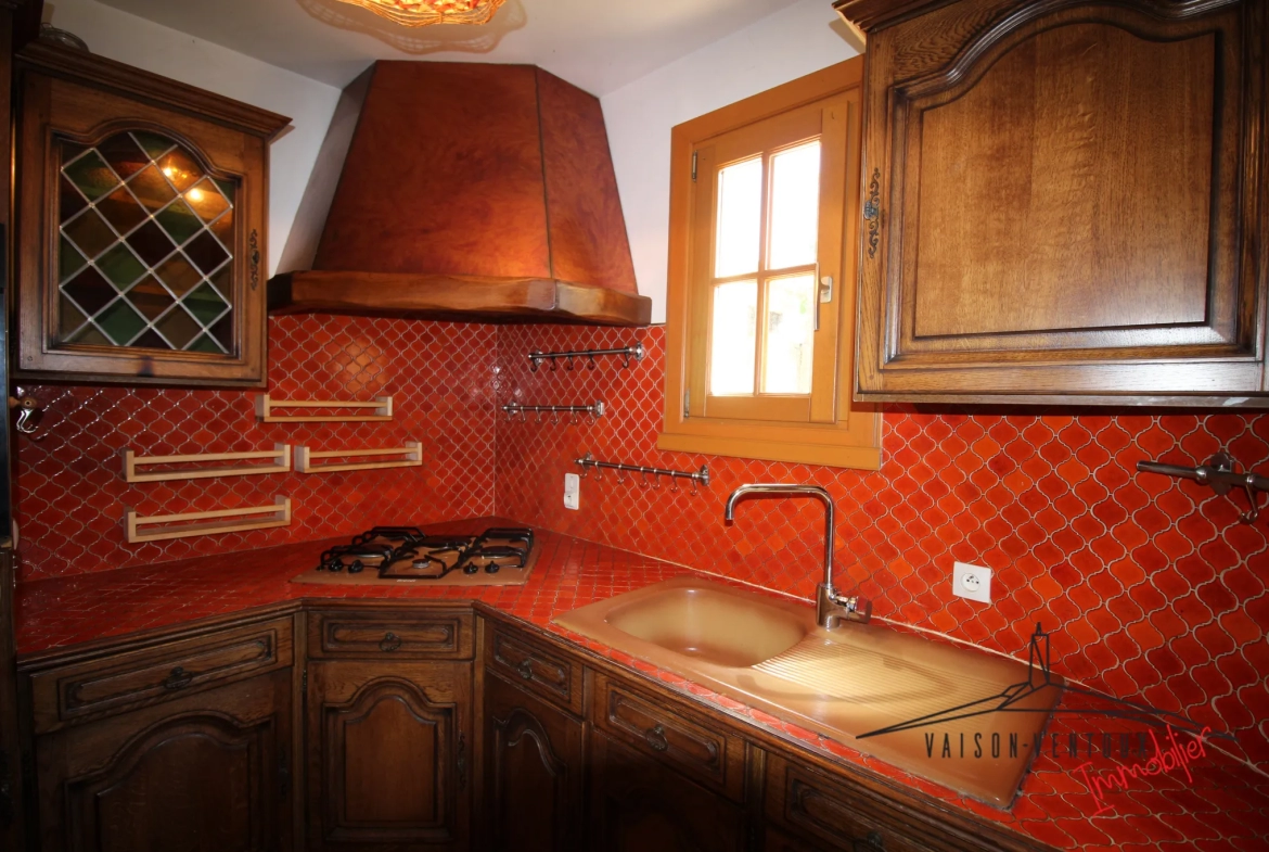 Maison de village avec cour à vendre à Vaison la Romaine 