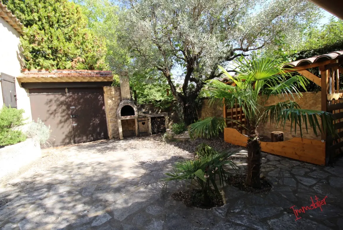 Maison de village avec cour à vendre à Vaison la Romaine 