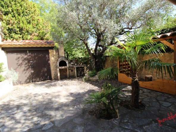 Maison de village avec cour à vendre à Vaison la Romaine 