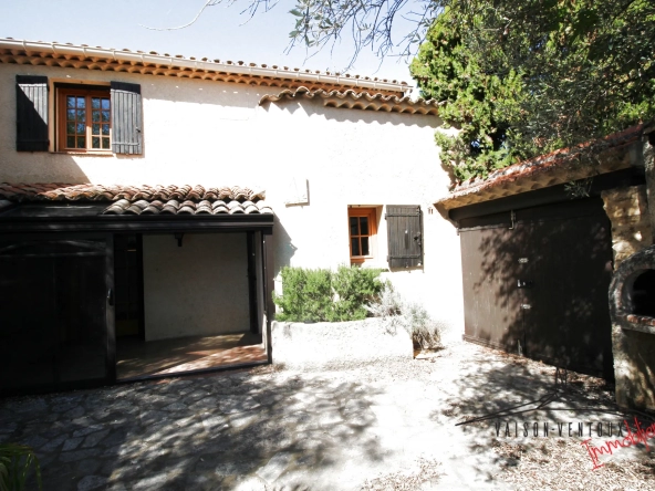 Maison de village avec cour à vendre à Vaison la Romaine 