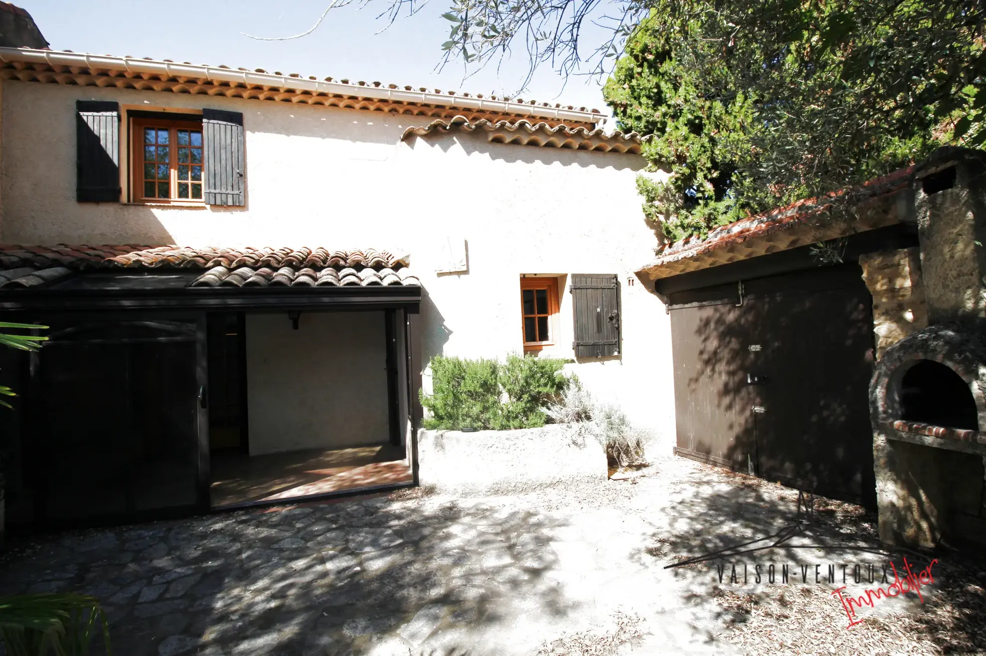 Maison de village avec cour à vendre à Vaison la Romaine 