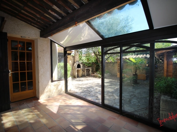Maison de village avec cour à vendre à Vaison la Romaine 