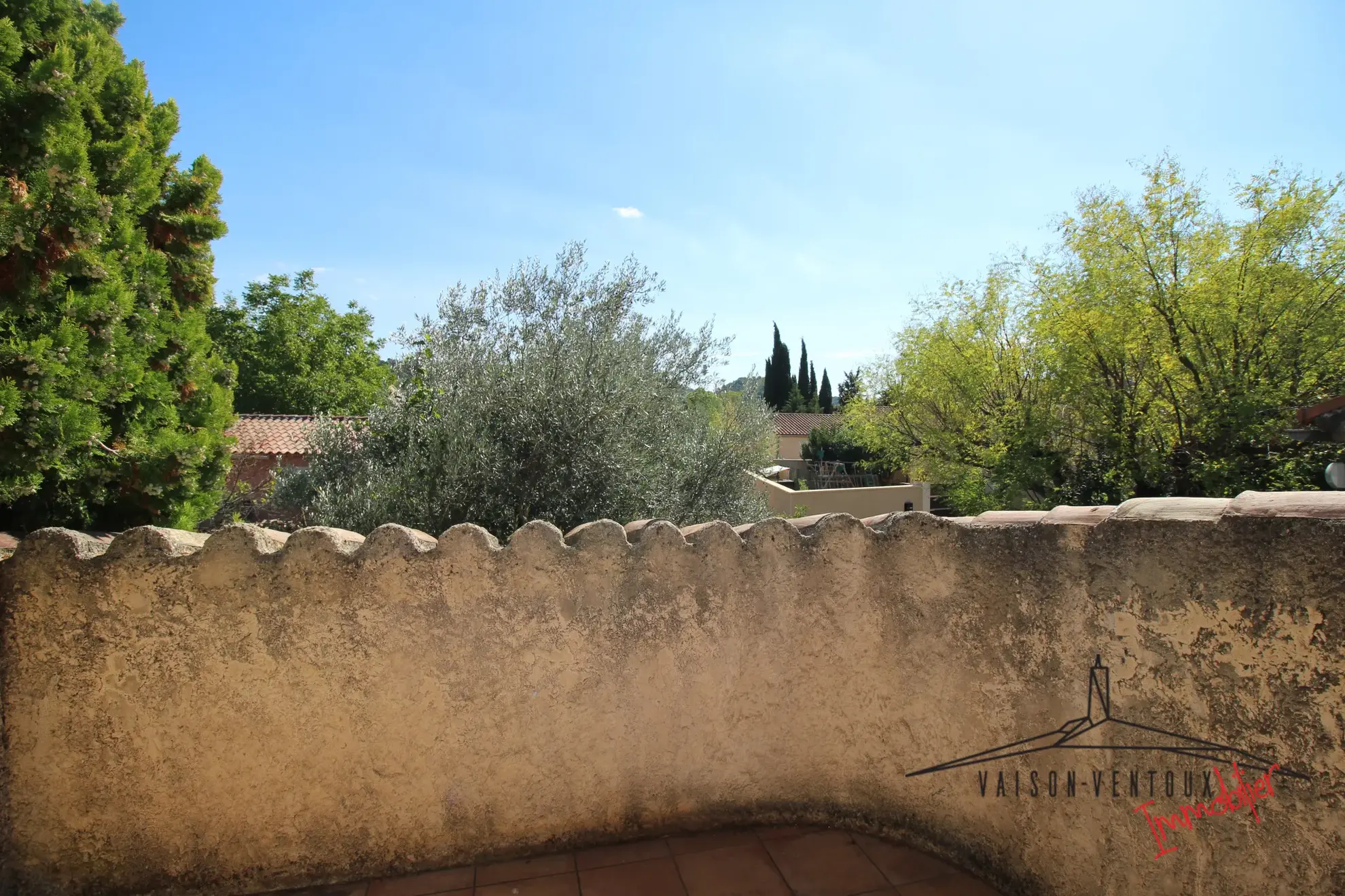 Maison de village avec cour à vendre à Vaison la Romaine 