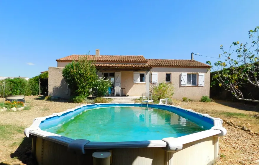 Villa de plain-pied avec garage sur une parcelle de 1000 m2 à Saint-Nazaire-d'Aude 