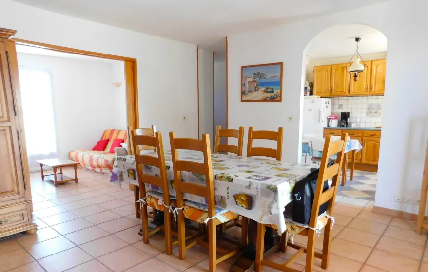 Villa de plain-pied avec garage sur une parcelle de 1000 m2 à Saint-Nazaire-d'Aude 