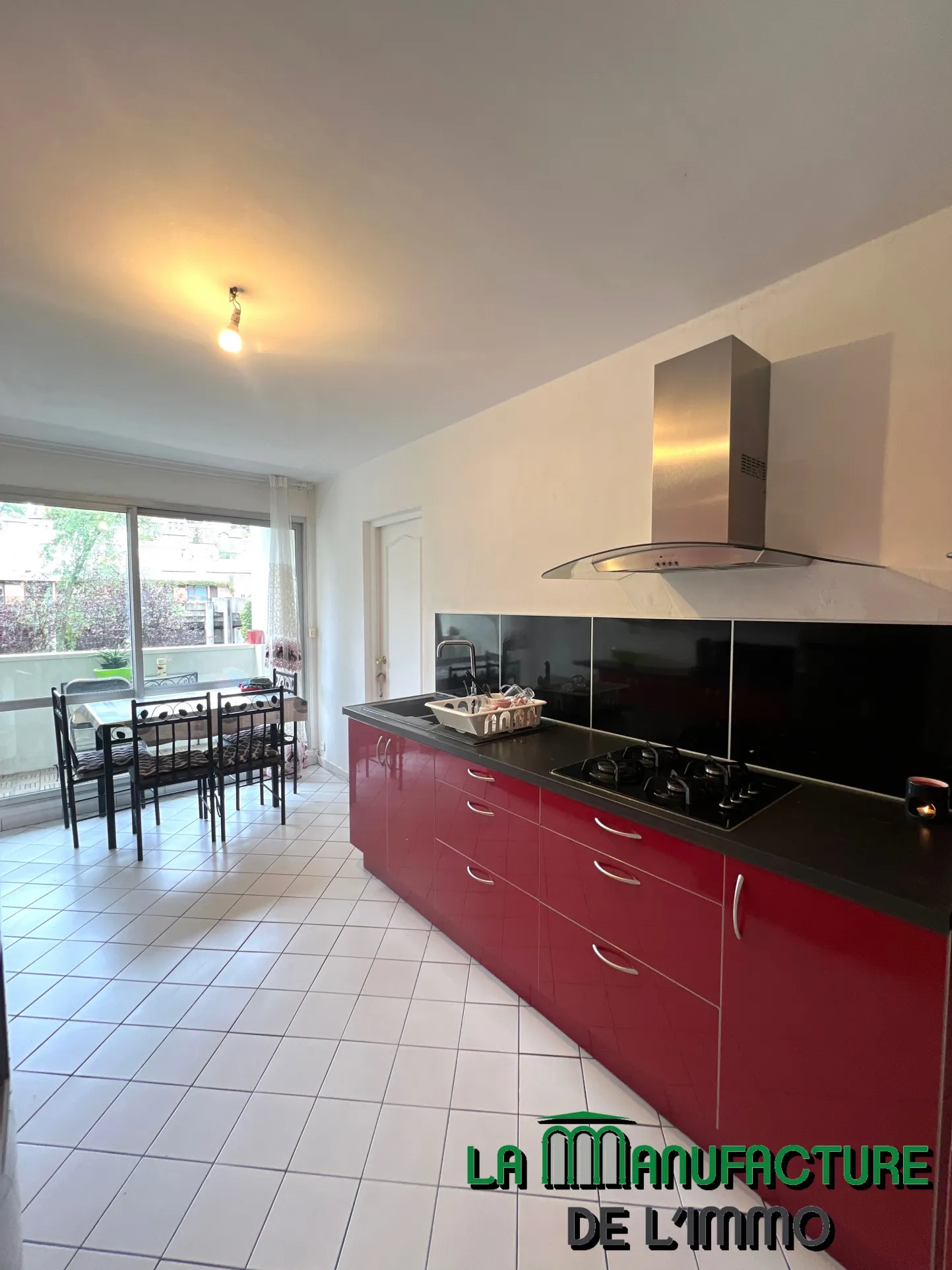 Appartement F5 de 98.16 m2 - 4 balcons - cave et garage / Bergson 