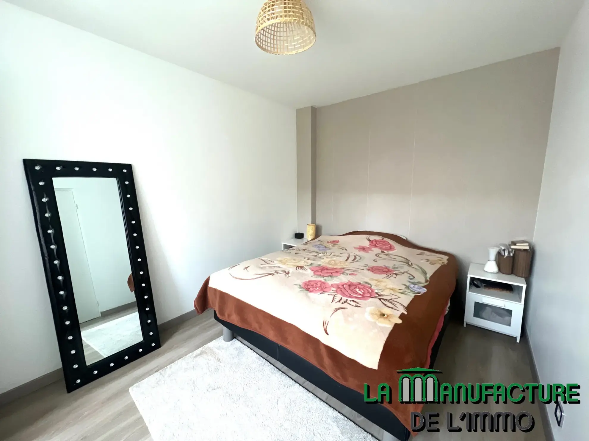 Appartement F5 de 98.16 m2 - 4 balcons - cave et garage / Bergson 