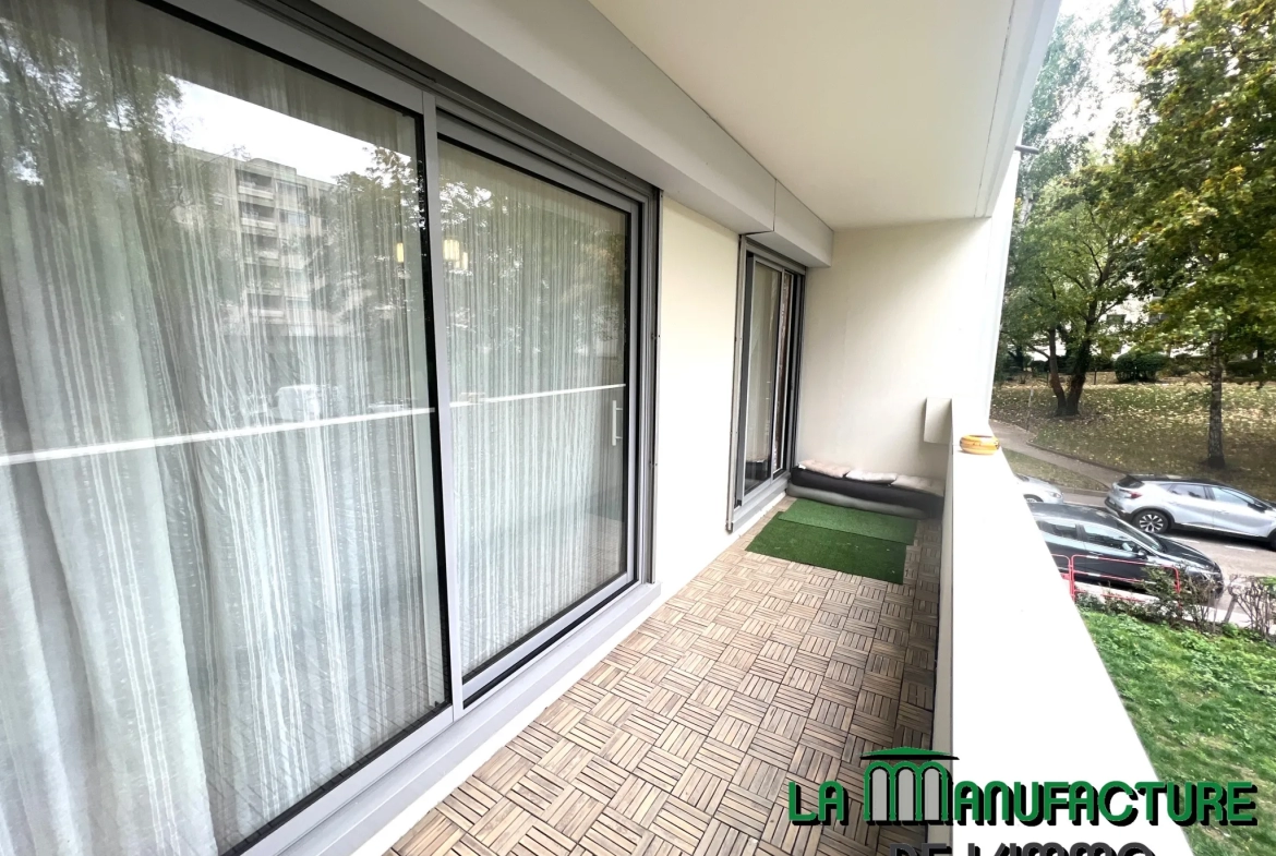 Appartement F5 de 98.16 m2 - 4 balcons - cave et garage / Bergson 