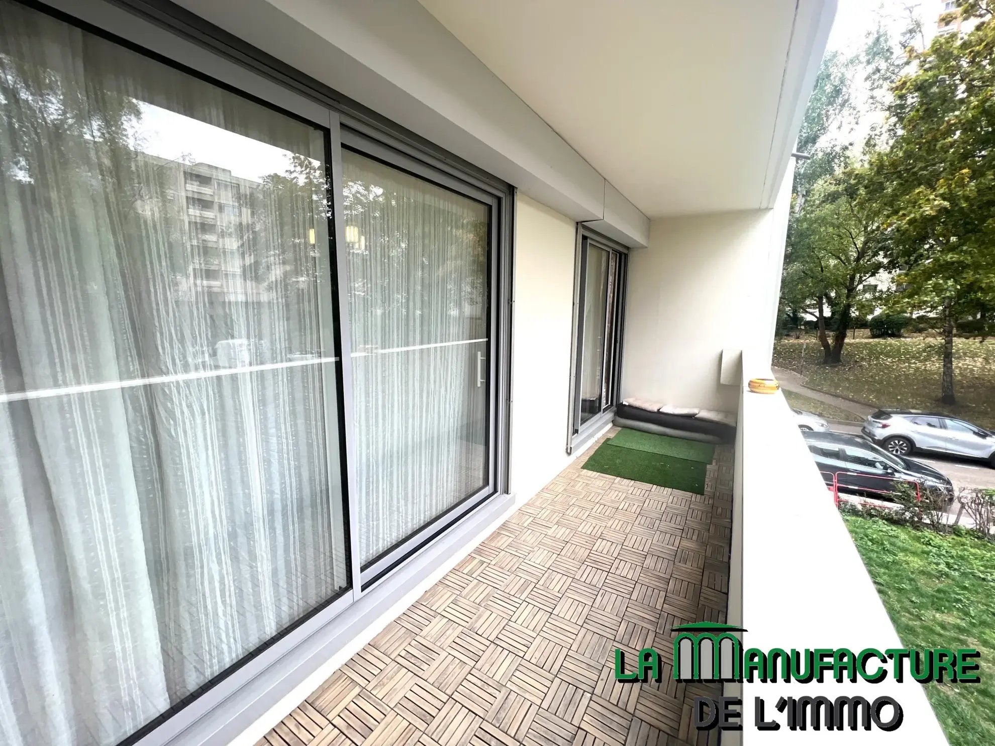 Appartement F5 de 98.16 m2 - 4 balcons - cave et garage / Bergson 