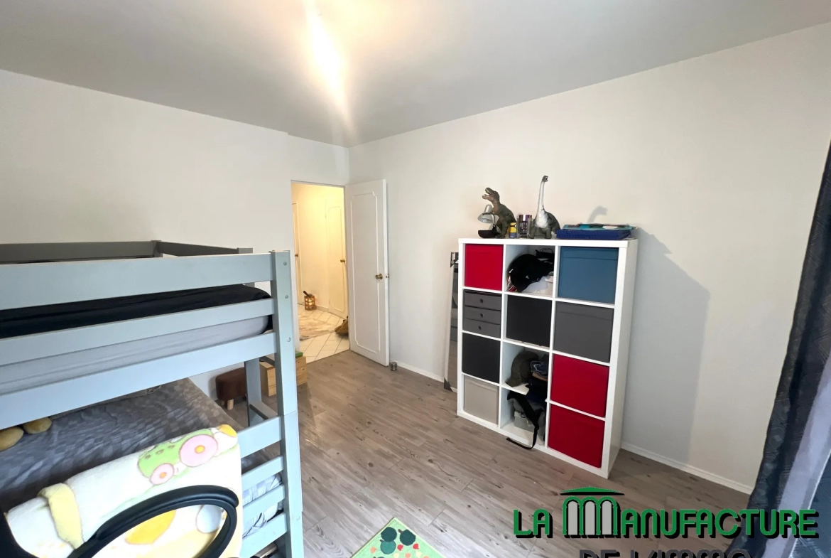 Appartement F5 de 98.16 m2 - 4 balcons - cave et garage / Bergson 