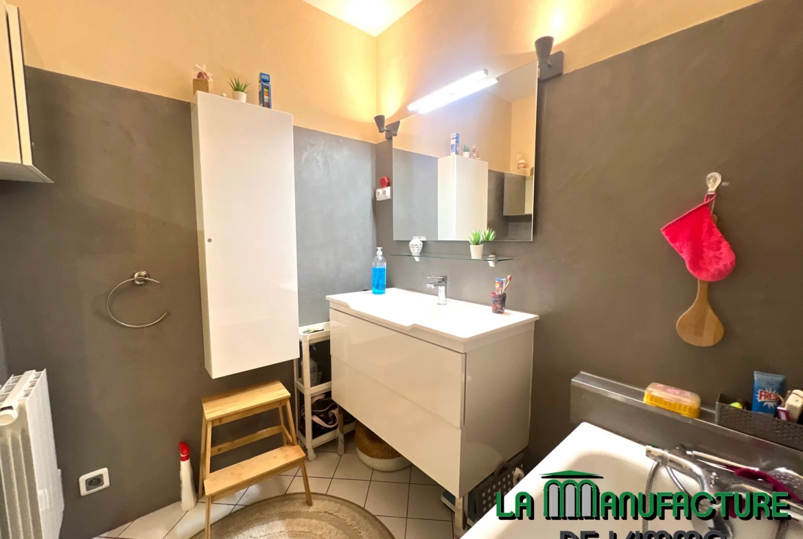 Appartement F5 de 98.16 m2 - 4 balcons - cave et garage / Bergson 