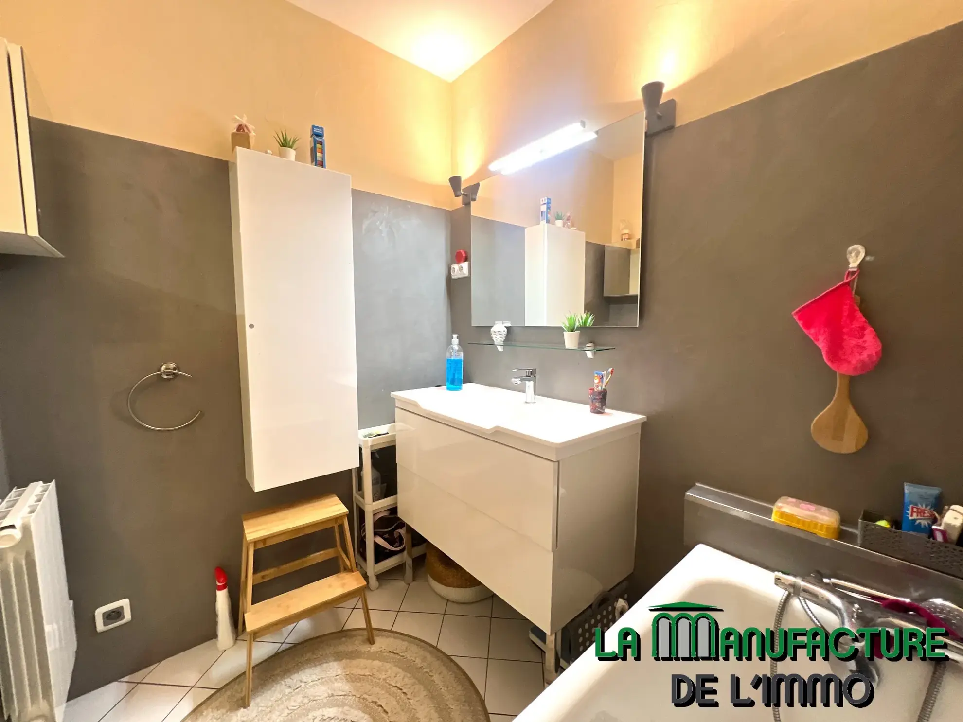 Appartement F5 de 98.16 m2 - 4 balcons - cave et garage / Bergson 