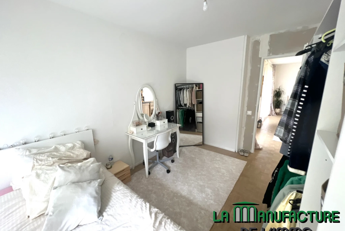 Appartement F5 de 98.16 m2 - 4 balcons - cave et garage / Bergson 
