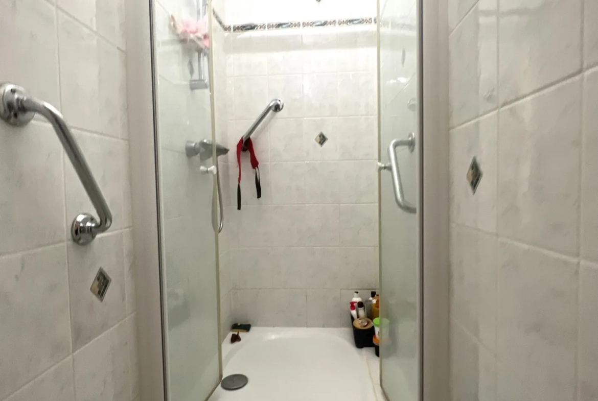 Appartement F5 de 98.16 m2 - 4 balcons - cave et garage / Bergson 