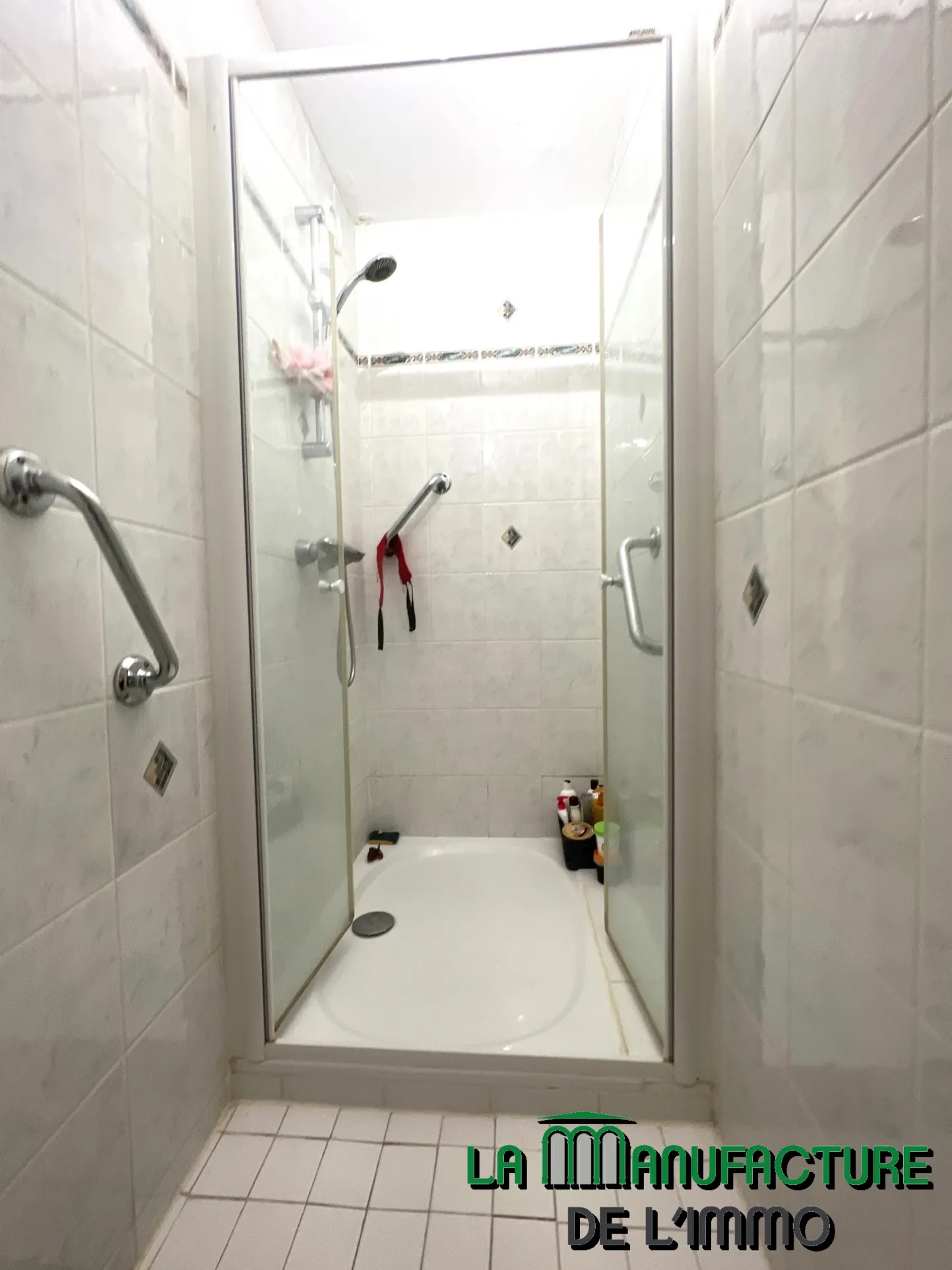 Appartement F5 de 98.16 m2 - 4 balcons - cave et garage / Bergson 