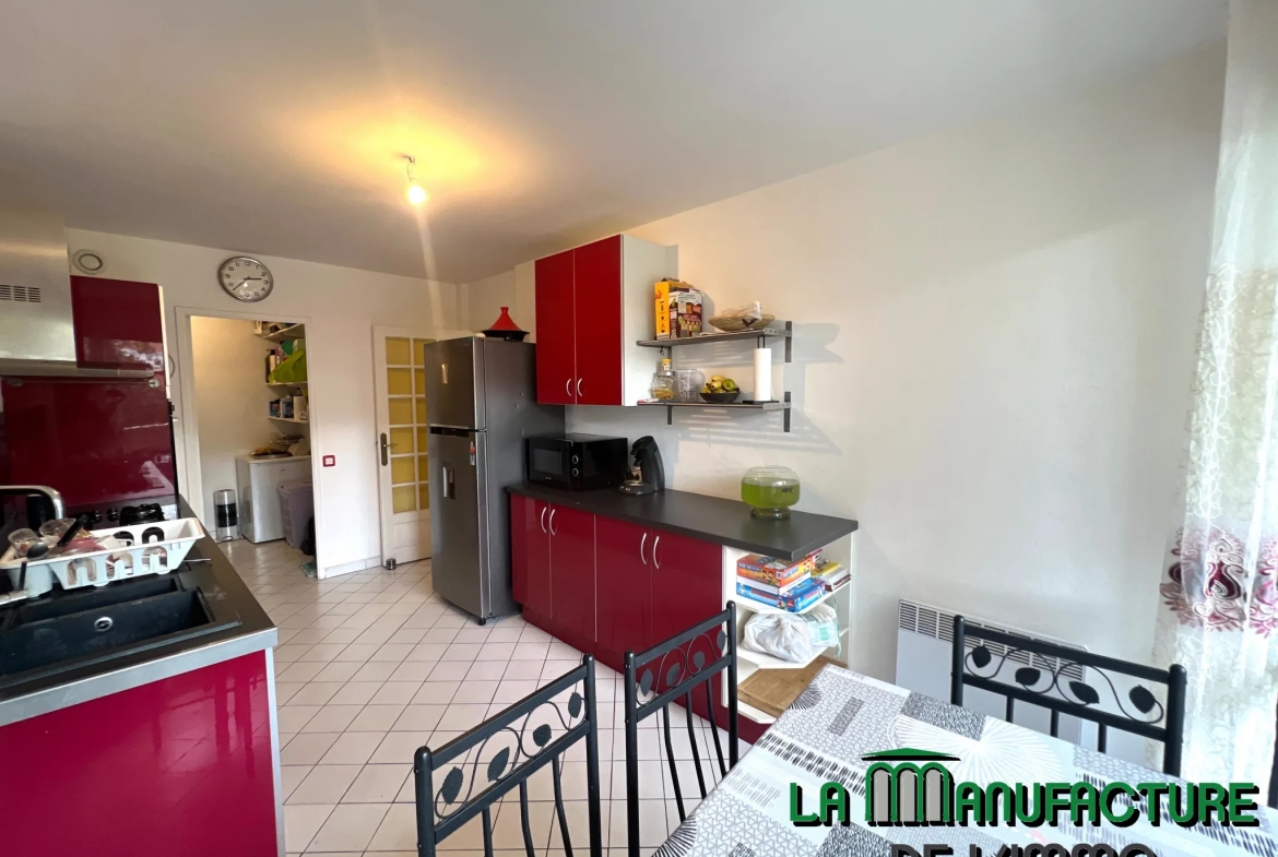 Appartement F5 de 98.16 m2 - 4 balcons - cave et garage / Bergson 