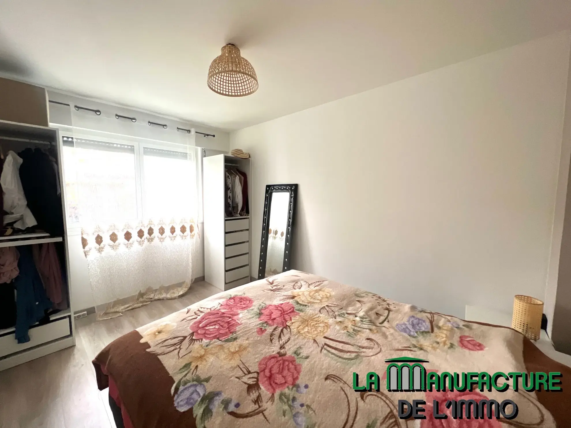 Appartement F5 de 98.16 m2 - 4 balcons - cave et garage / Bergson 