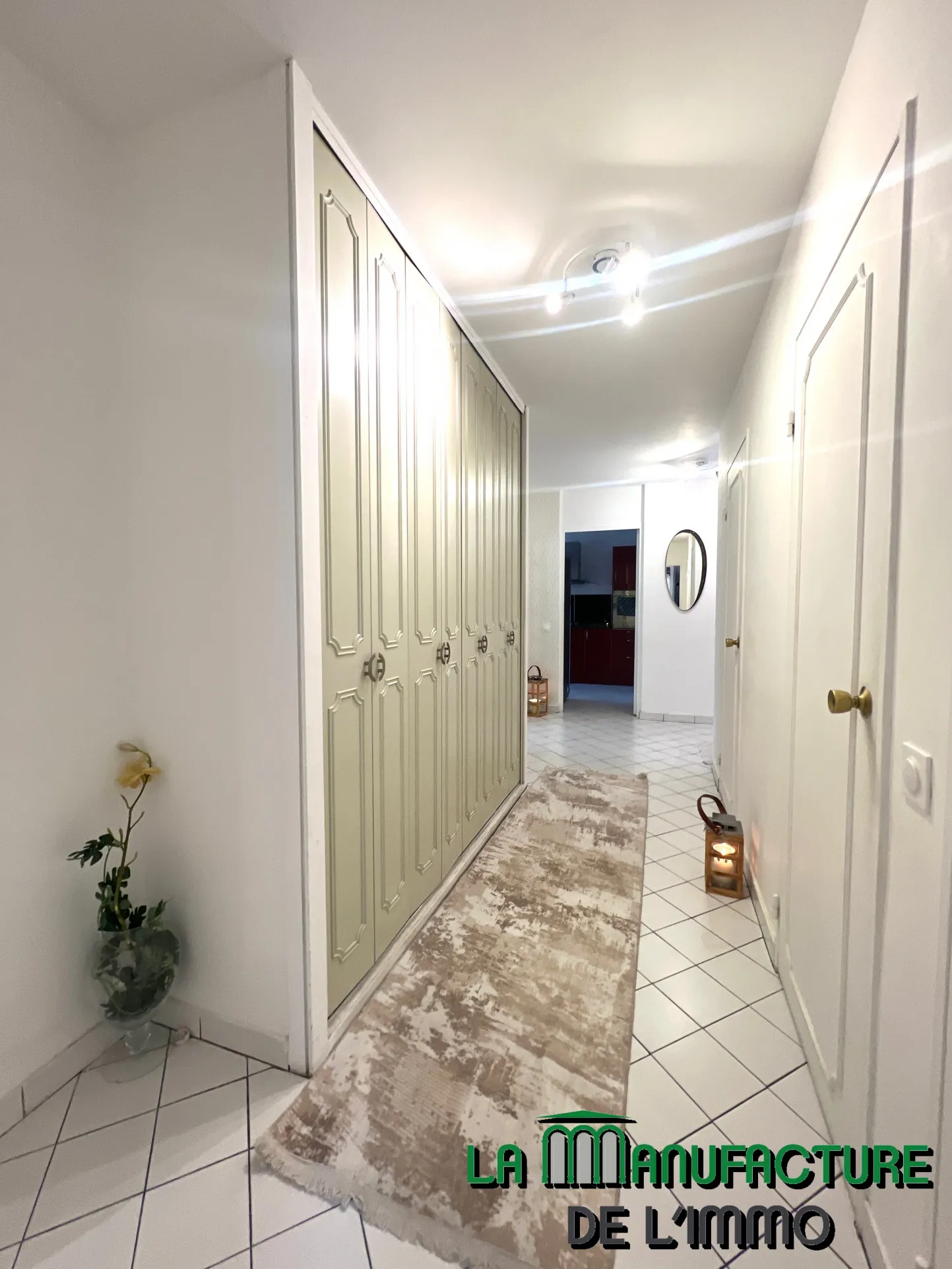 Appartement F5 de 98.16 m2 - 4 balcons - cave et garage / Bergson 