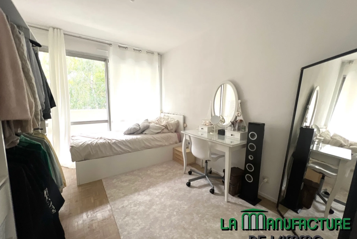 Appartement F5 de 98.16 m2 - 4 balcons - cave et garage / Bergson 