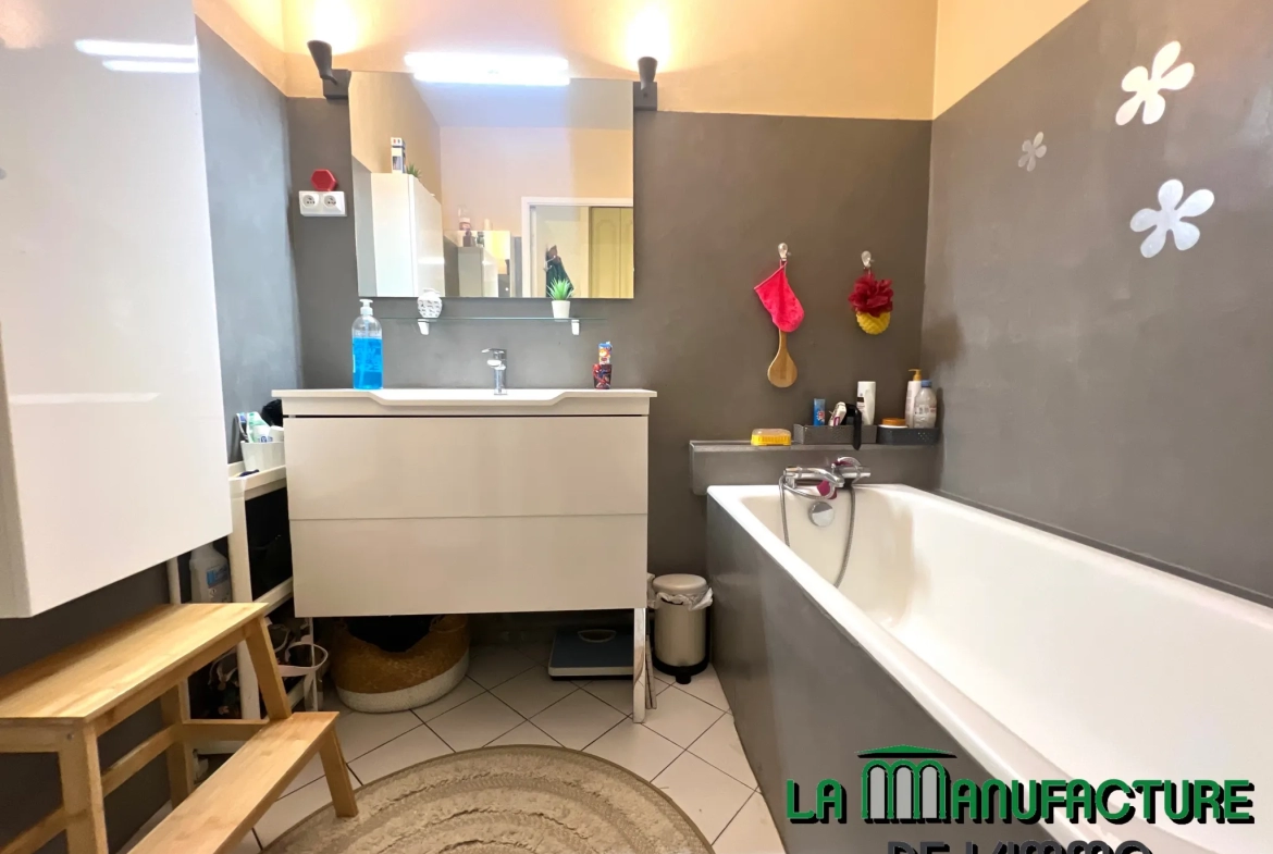 Appartement F5 de 98.16 m2 - 4 balcons - cave et garage / Bergson 