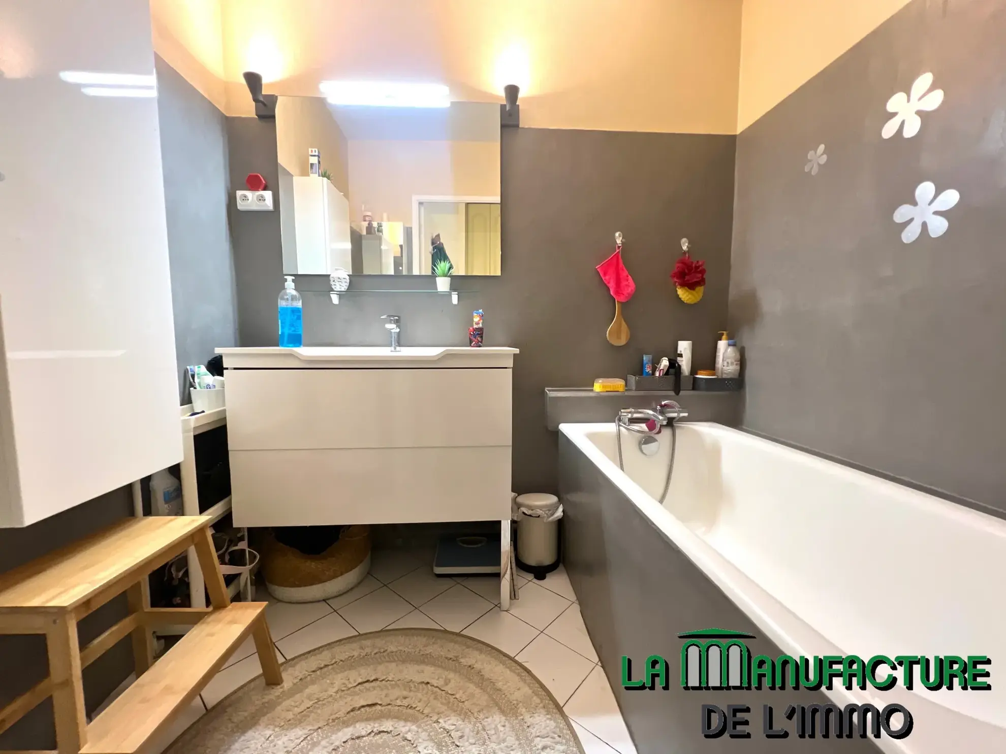 Appartement F5 de 98.16 m2 - 4 balcons - cave et garage / Bergson 