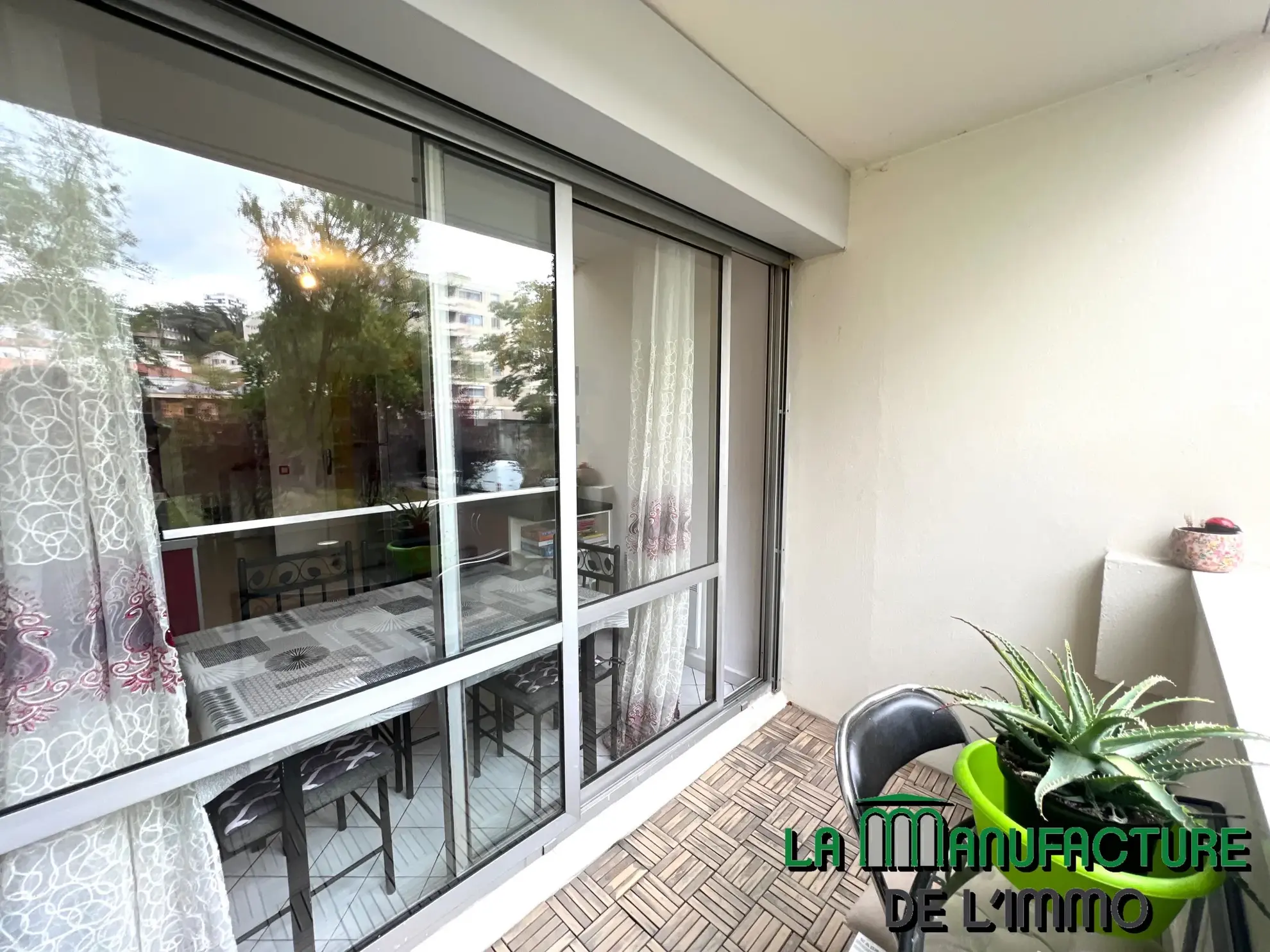 Appartement F5 de 98.16 m2 - 4 balcons - cave et garage / Bergson 