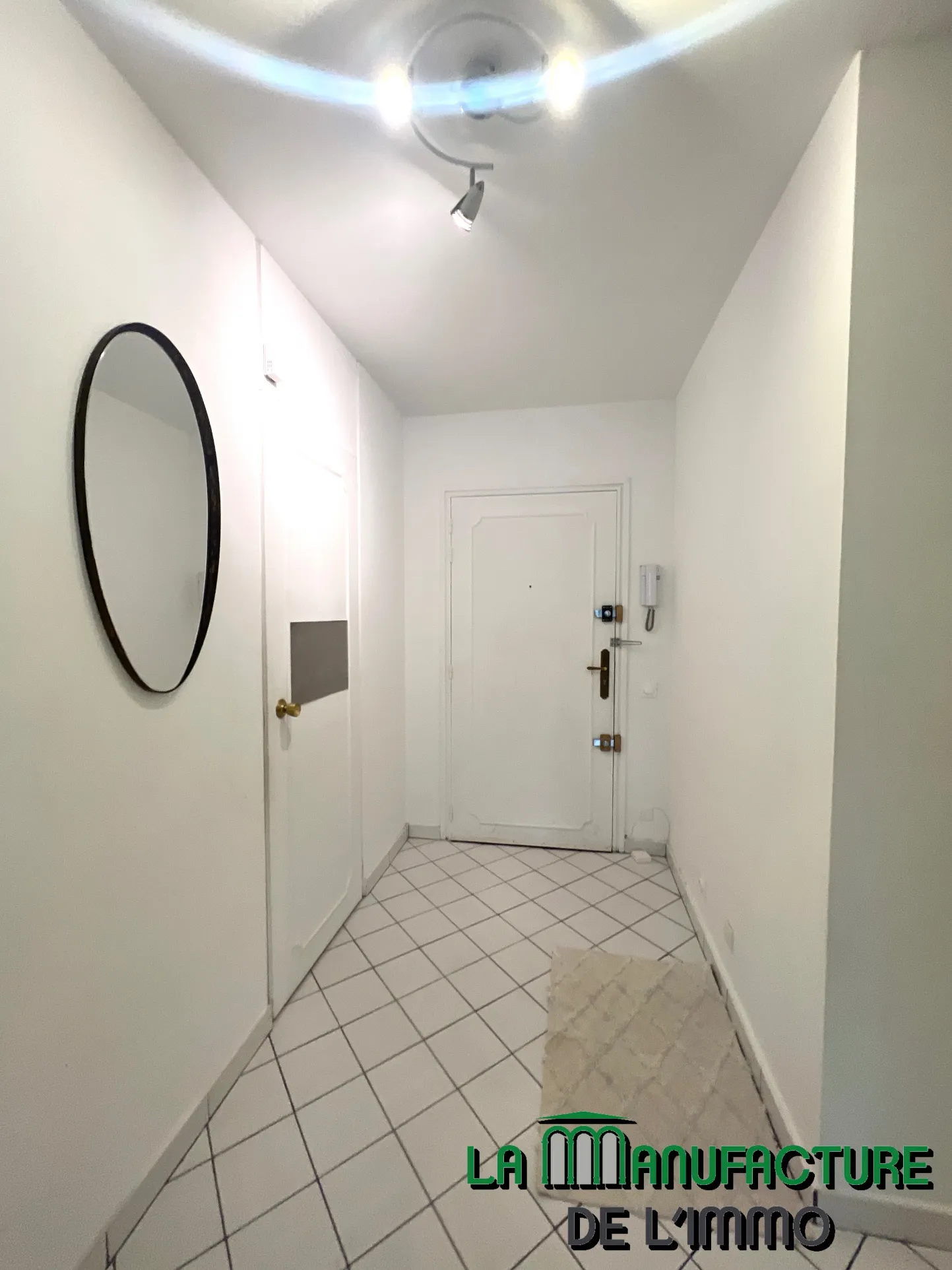 Appartement F5 de 98.16 m2 - 4 balcons - cave et garage / Bergson 