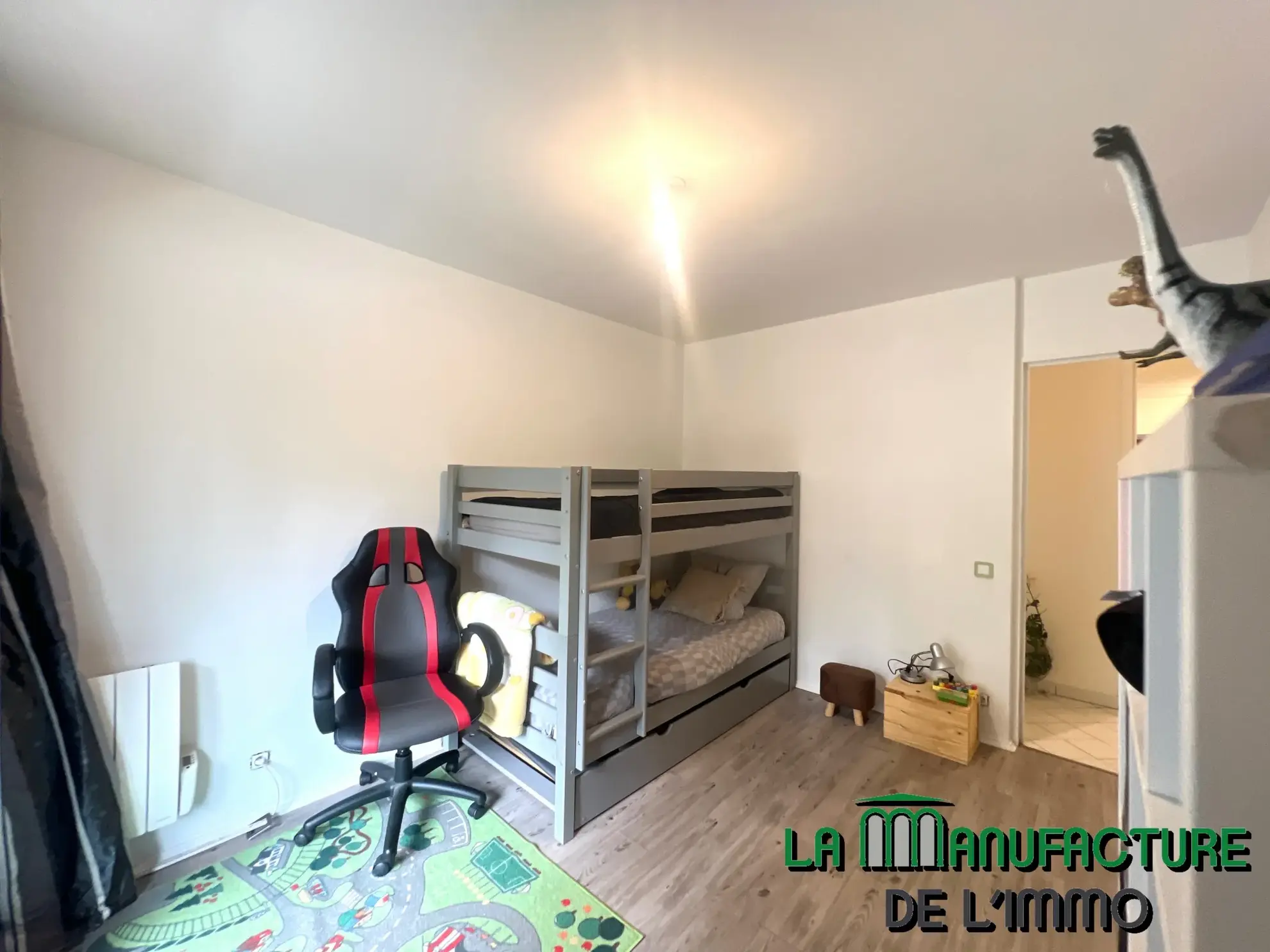 Appartement F5 de 98.16 m2 - 4 balcons - cave et garage / Bergson 