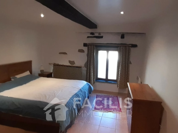 Maison en pierre de 200m2 au cœur d'un hameau 