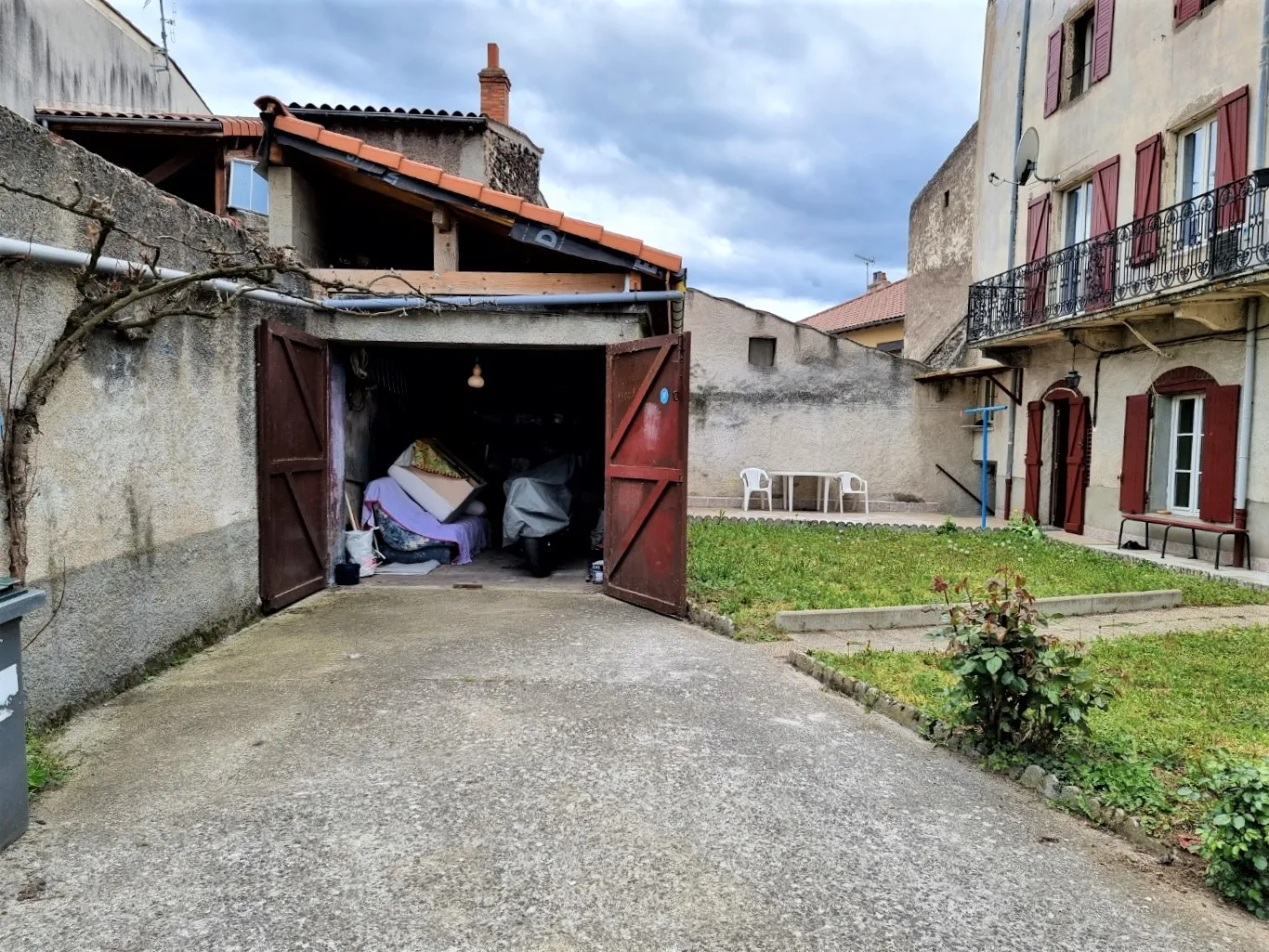 Maison de bourg de 204m2 avec terrain et garage à acheter à Saint-Amant-Tallende avec HP Immobilier 