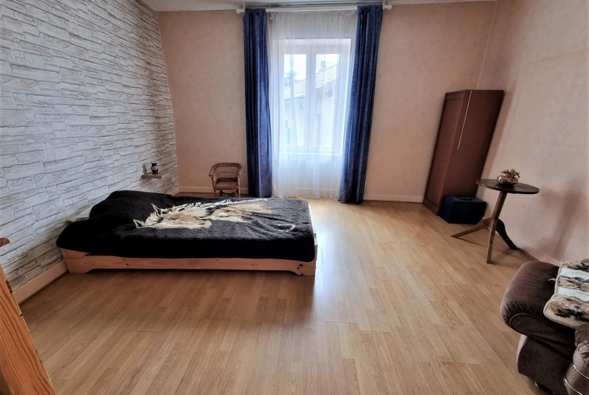 Maison de bourg de 204m2 avec terrain et garage à acheter à Saint-Amant-Tallende avec HP Immobilier 