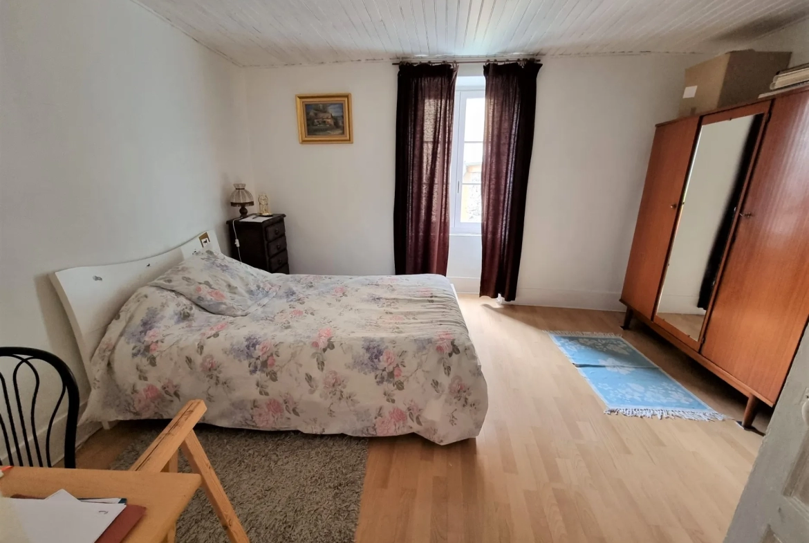 Maison de bourg de 204m2 avec terrain et garage à acheter à Saint-Amant-Tallende avec HP Immobilier 