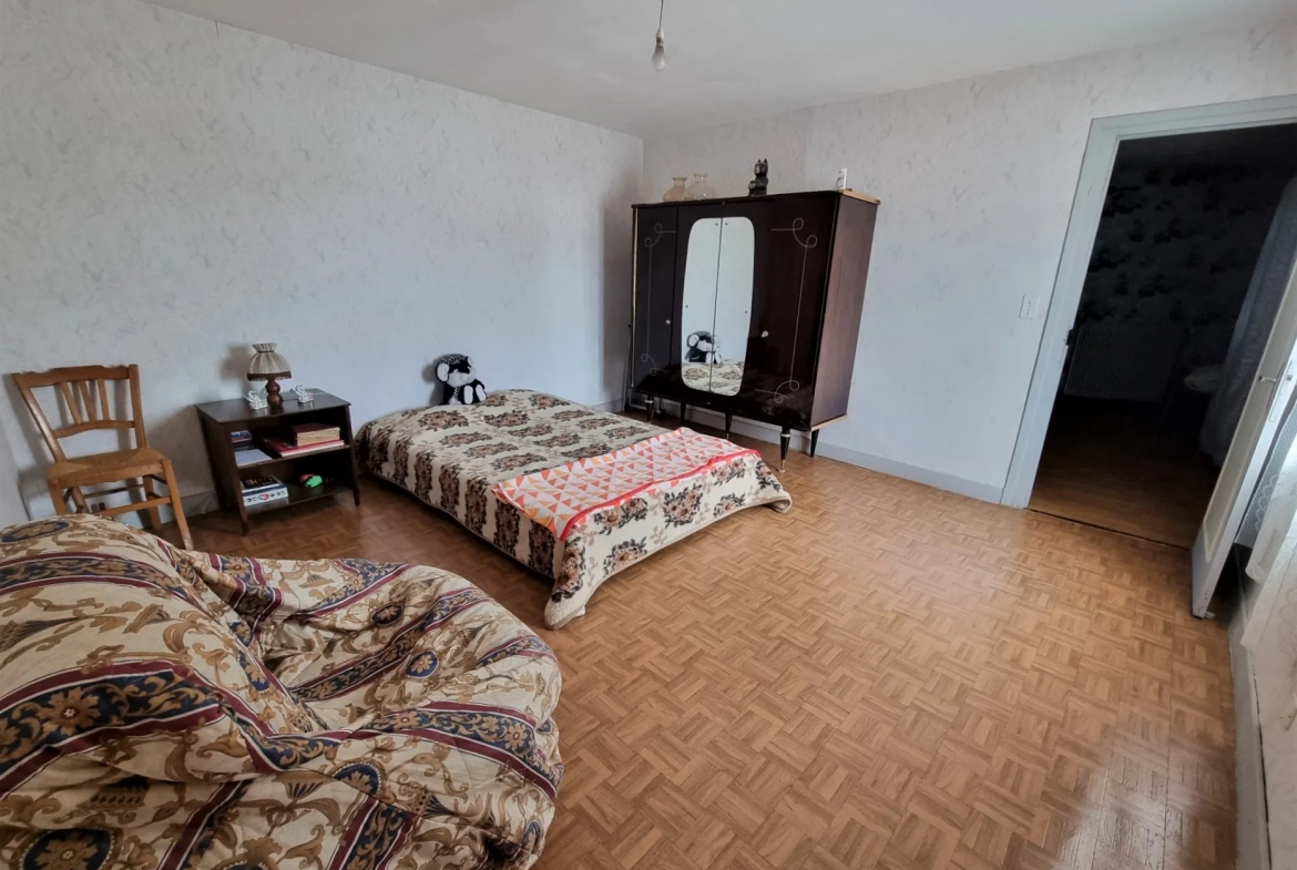Maison de bourg de 204m2 avec terrain et garage à acheter à Saint-Amant-Tallende avec HP Immobilier 