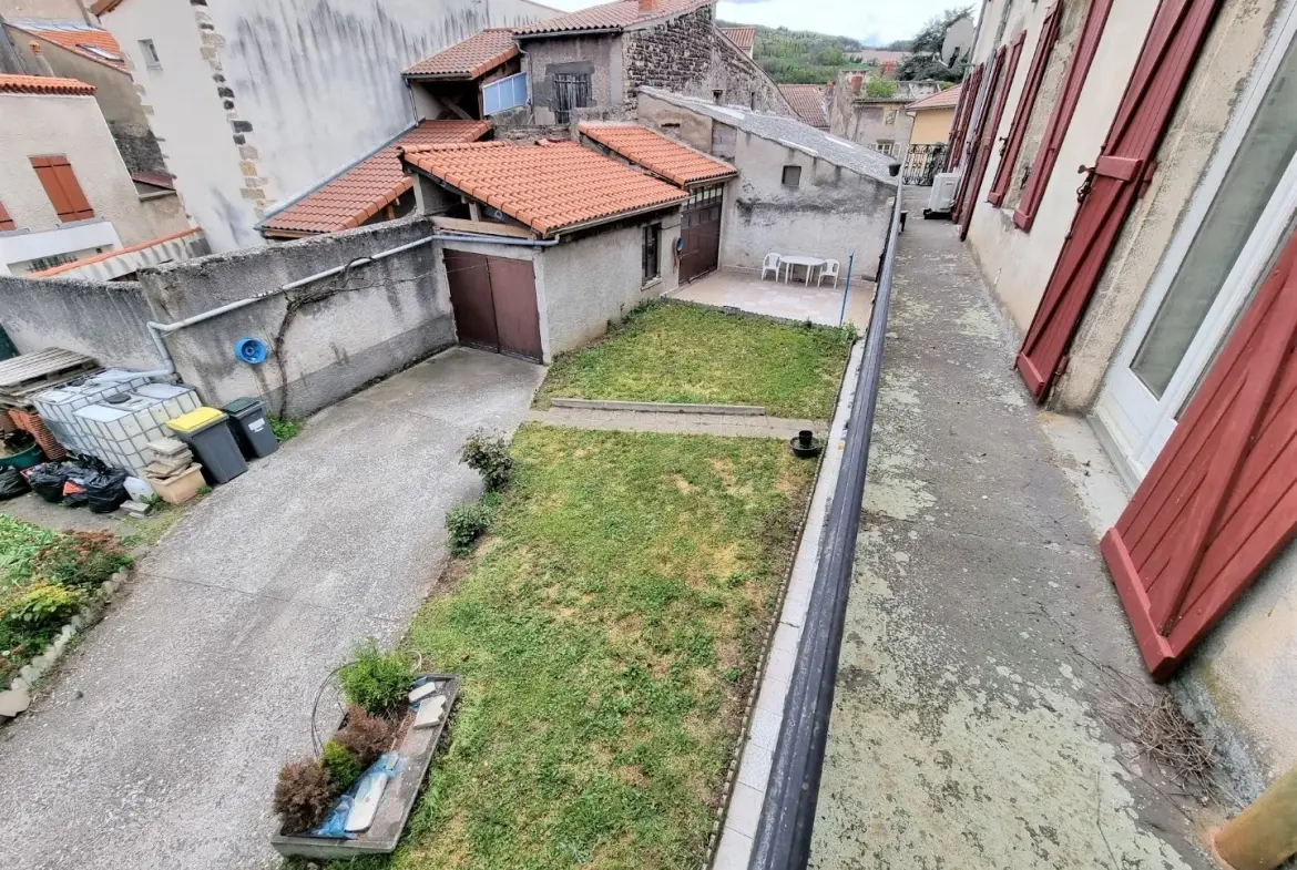 Maison de bourg de 204m2 avec terrain et garage à acheter à Saint-Amant-Tallende avec HP Immobilier 