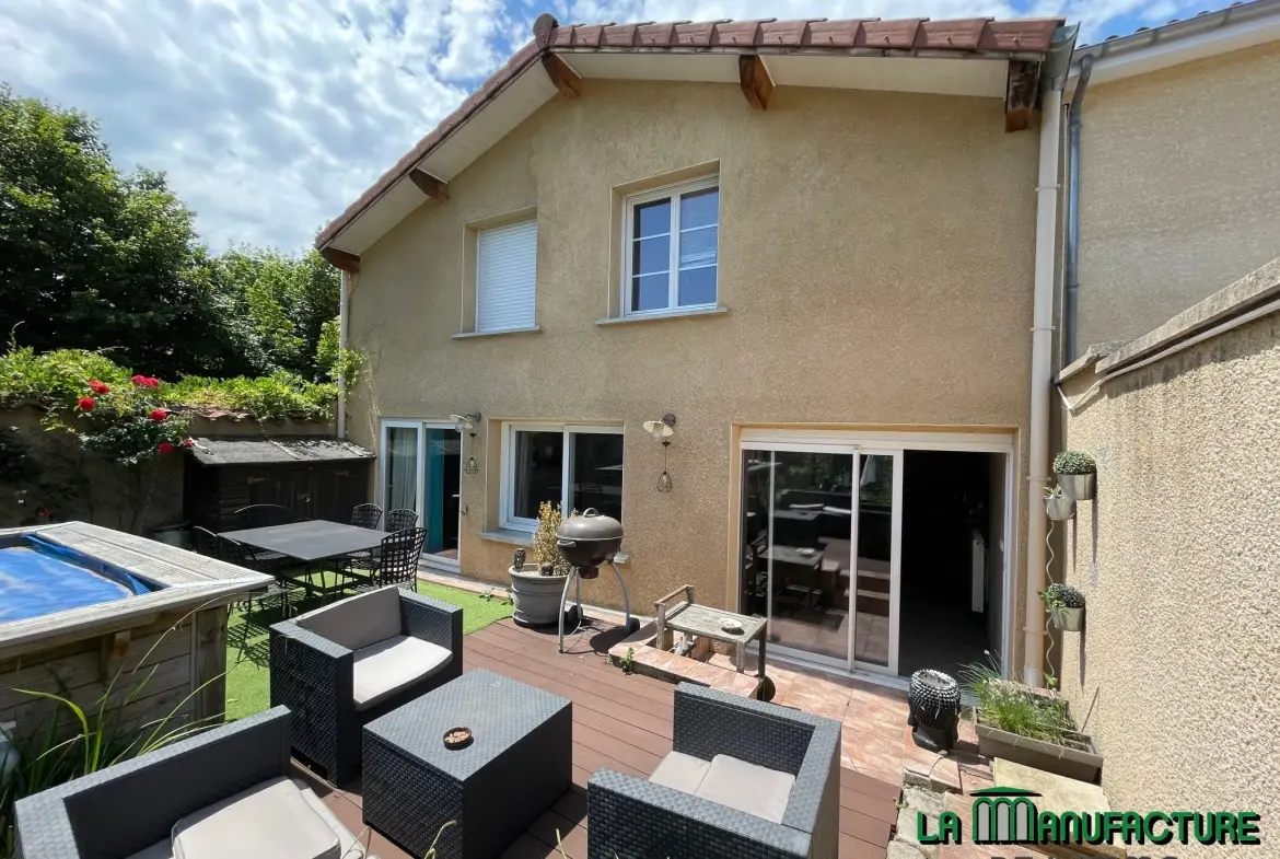 Maison de village à Aveizieux - Charmante maison de village avec jardin et piscine 