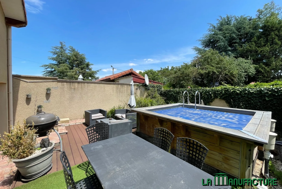 Maison de village à Aveizieux - Charmante maison de village avec jardin et piscine 